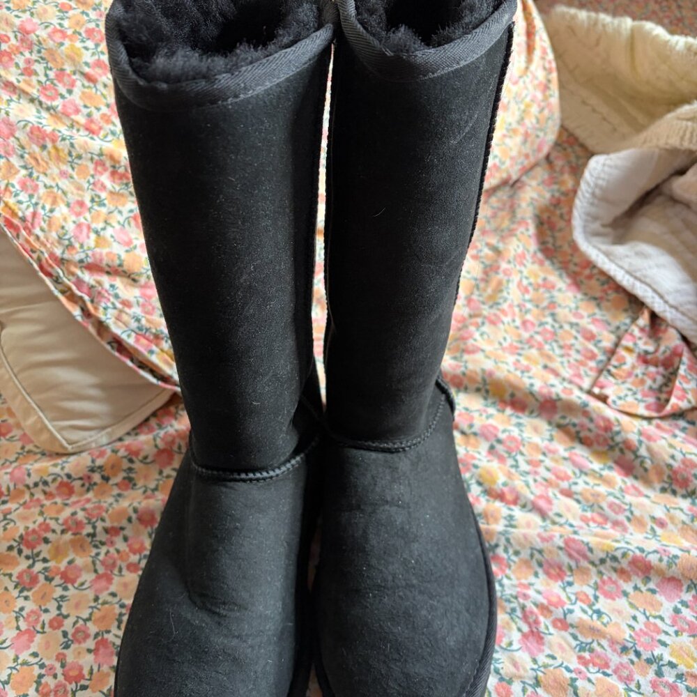 UGG Women's Classic Tall II Boot - size 6 - worn once - Picture 3 of 4